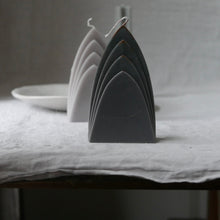 Load image into Gallery viewer, Sanne Hop beeswax arch candle ~ charcoal