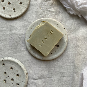 simple flecked soap plate