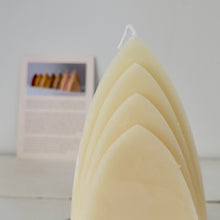 Load image into Gallery viewer, Sanne Hop beeswax candle without base ~ pale honey